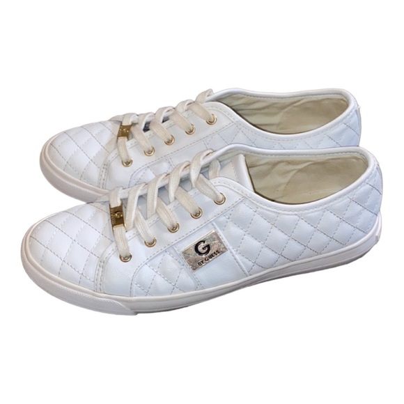 𝅺GUESS Women’s Quilted Faux Vegan Leather Lace Up Sneakers with Gold Trim 9.5 - Picture 2 of 8